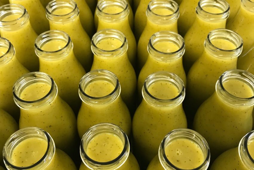 bouteilles alignées courgette